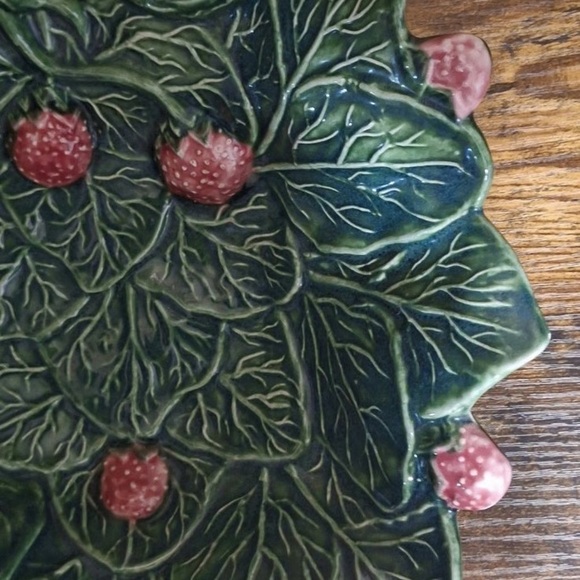 Strawberry Leaf Patch Majolica Footed Serving Bowl - Picture 8 of 10